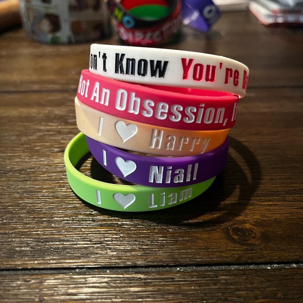 One Direction wristband set of 9